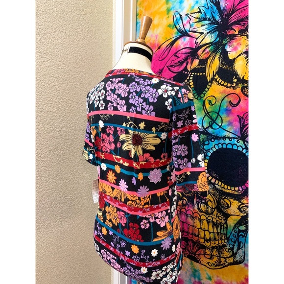 🌈 Amazing flower art top - Picture 8 of 11